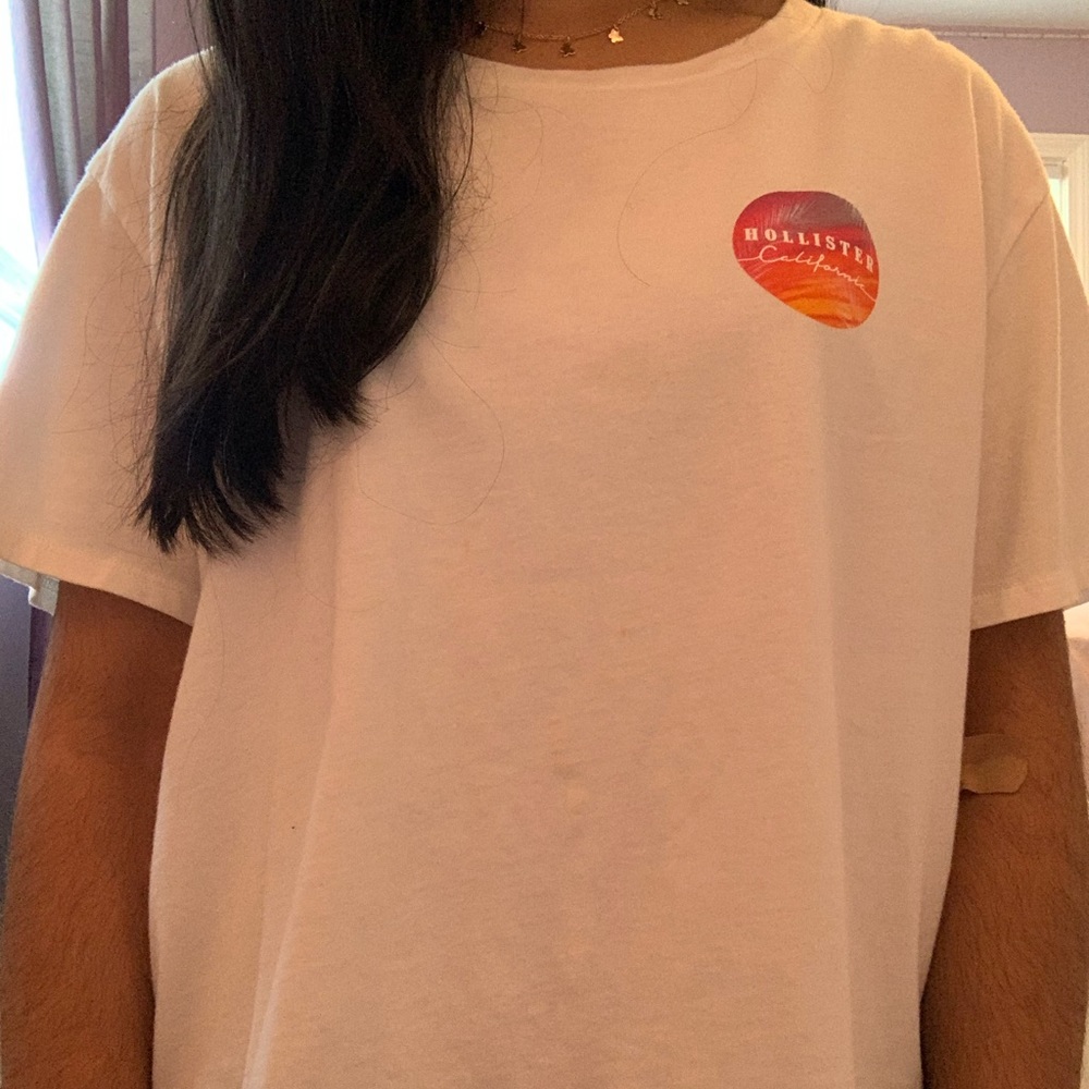 white hollister cropped tee